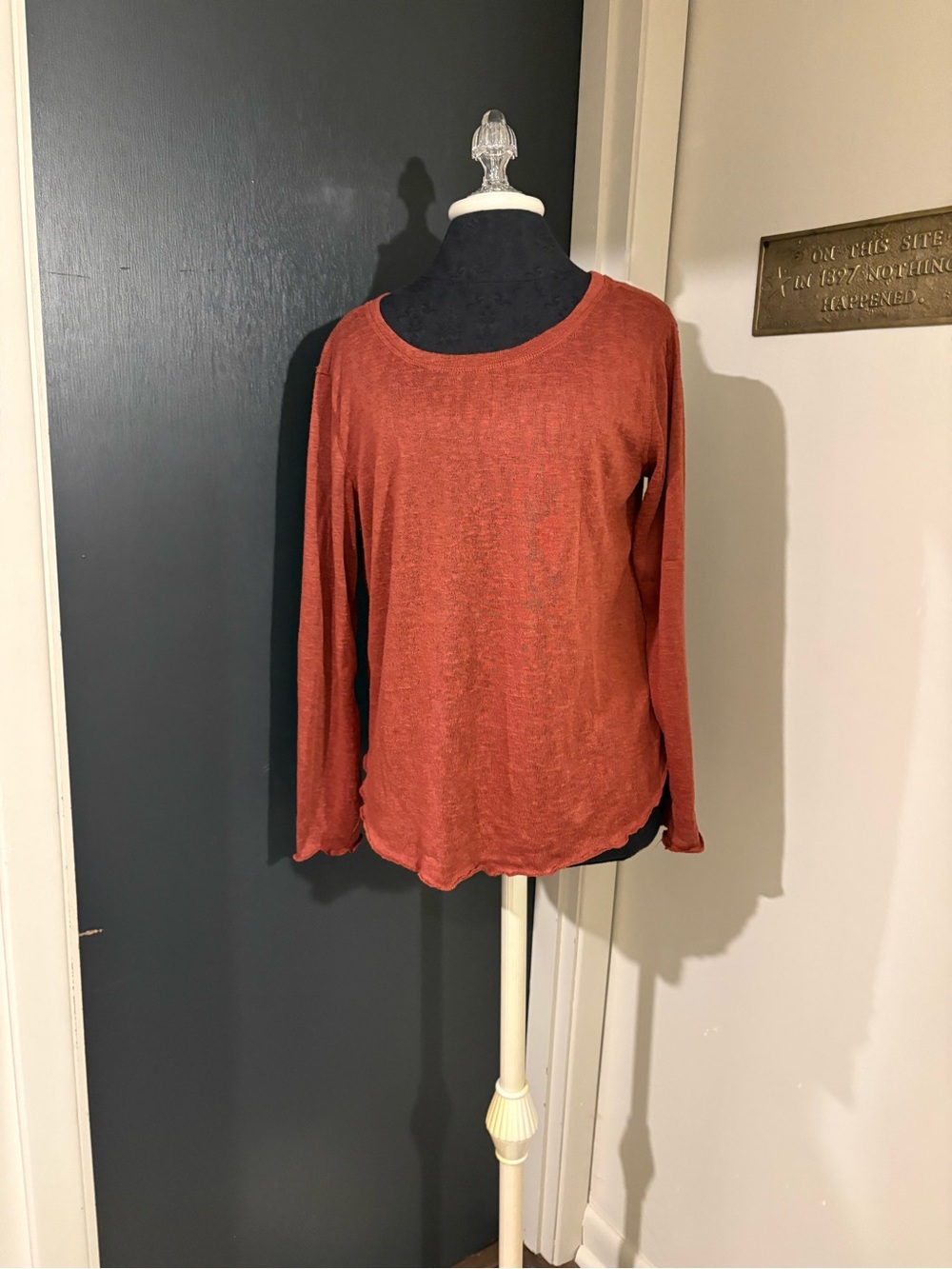 Philosophy Lightweight Long-Sleeve Thin Knit Scoop Neck Top in Rust Orange 💜